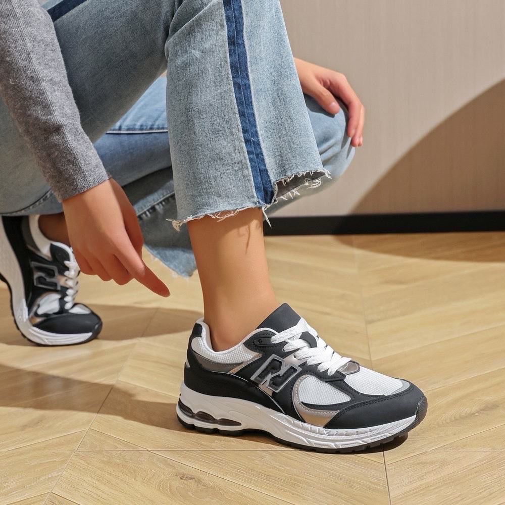 Classic Black & White Chunky Sneakers – Unisex Casual Sports Shoes