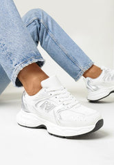 Sneakers -White