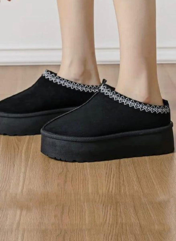 Round Toe Slip On Slippers -Black