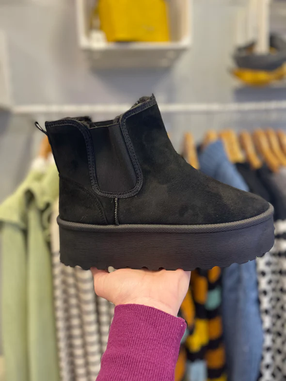 Platform Fur Lined Boot -Black